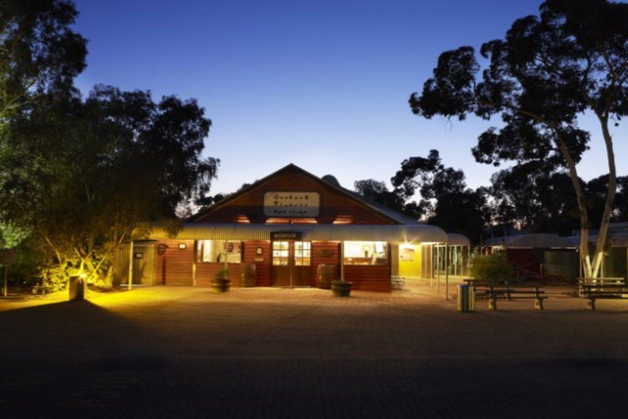 Outback Hotel Ayers Rock Exterior foto