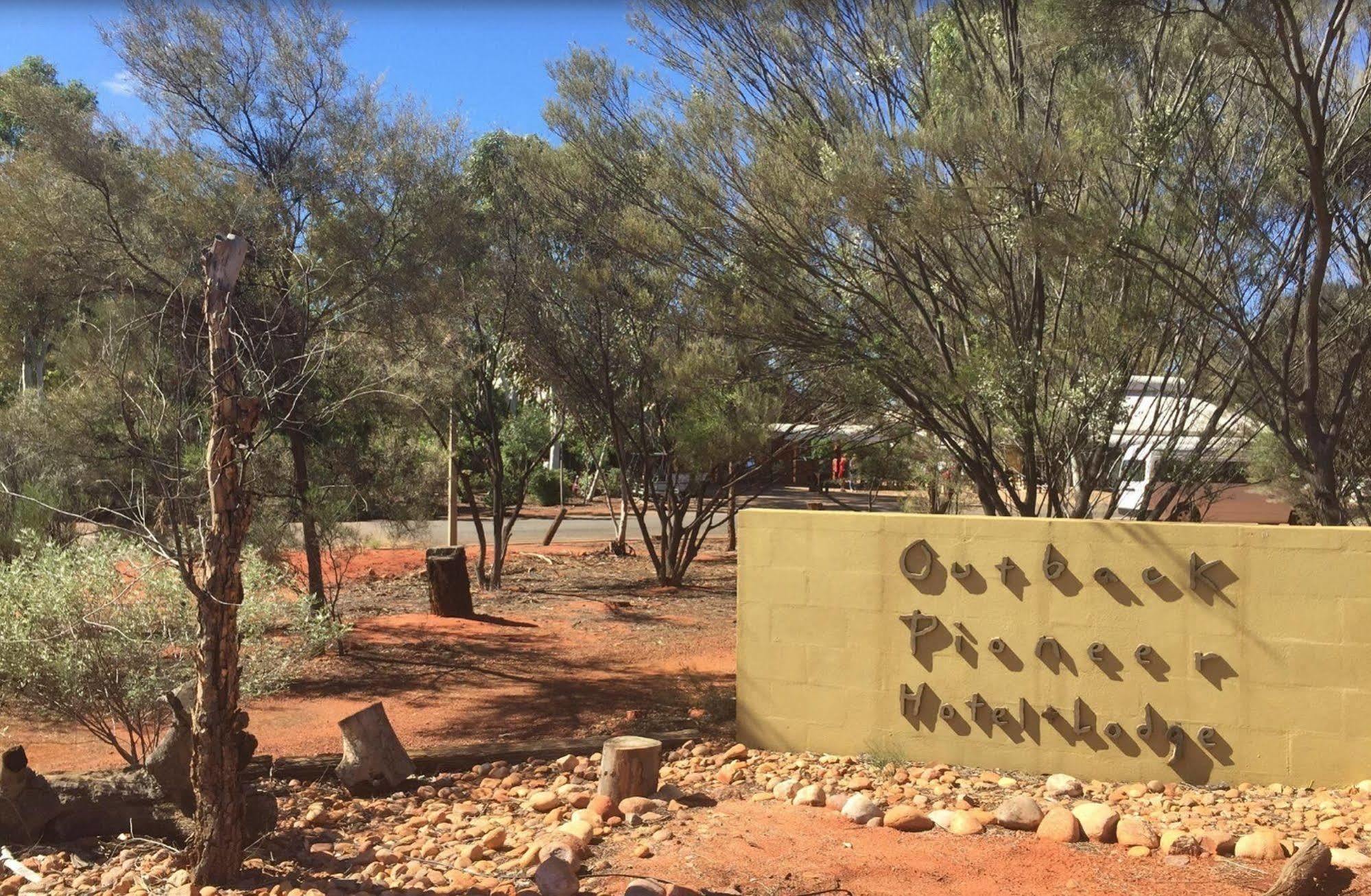 Outback Hotel Ayers Rock Exterior foto